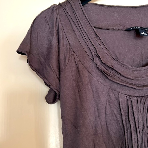 Banana Republic women’s feminine, lightweight, summer top with cap sleeves. - Picture 3 of 8